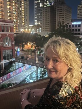 Meet your Posher, Sharon